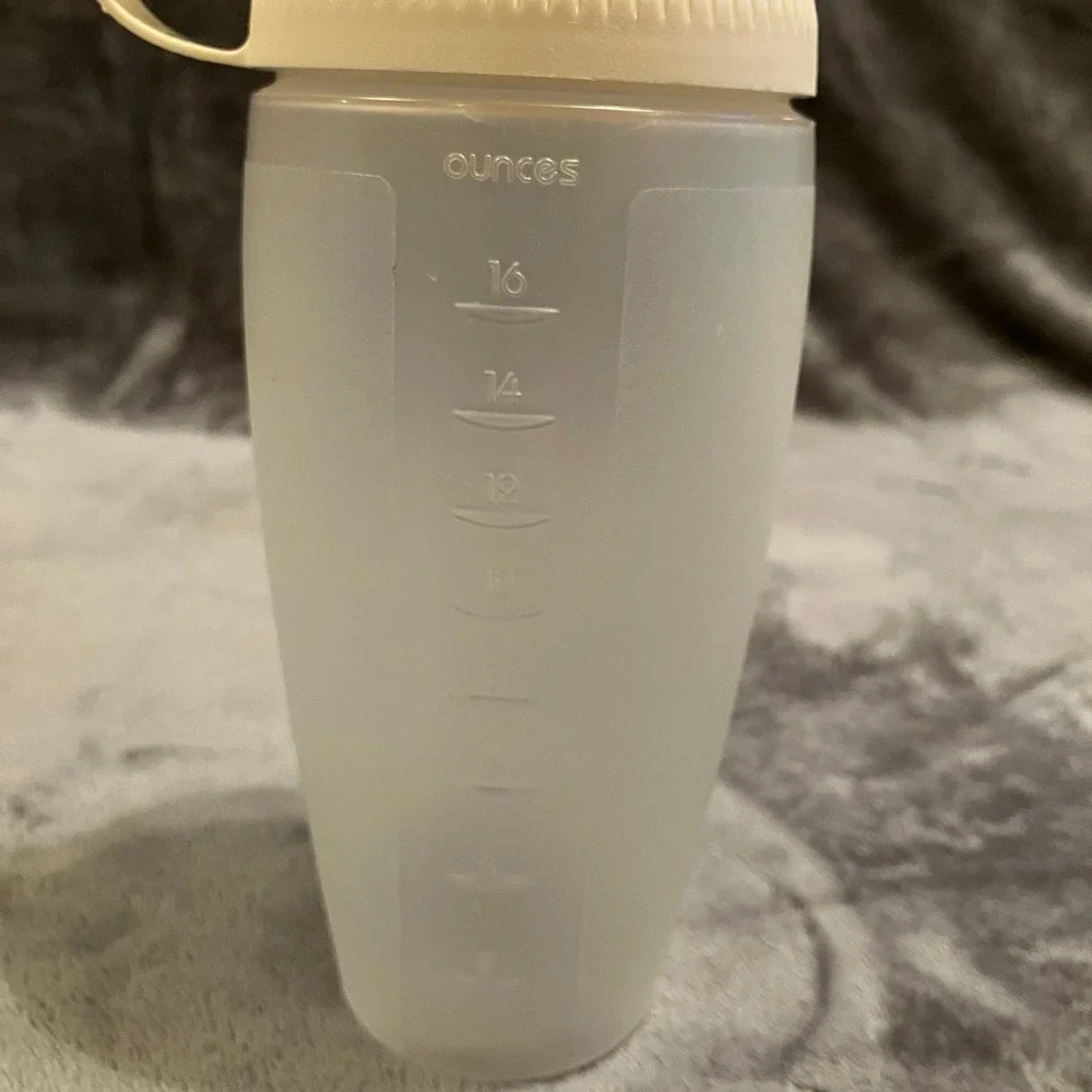 VTG Rubbermaid 16oz Servin Saver Shaker Drink Mixer Dressin Blender Bottle #309B